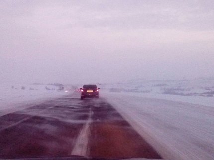 В ДЮРТЮЛИНСКОМ РАЙОНЕ СПАСАТЕЛИ ПОМОГЛИ ЗАМЕРЗАЮЩЕЙ НА ТРАССЕ СЕМЬЕ С ДЕТЬМИ