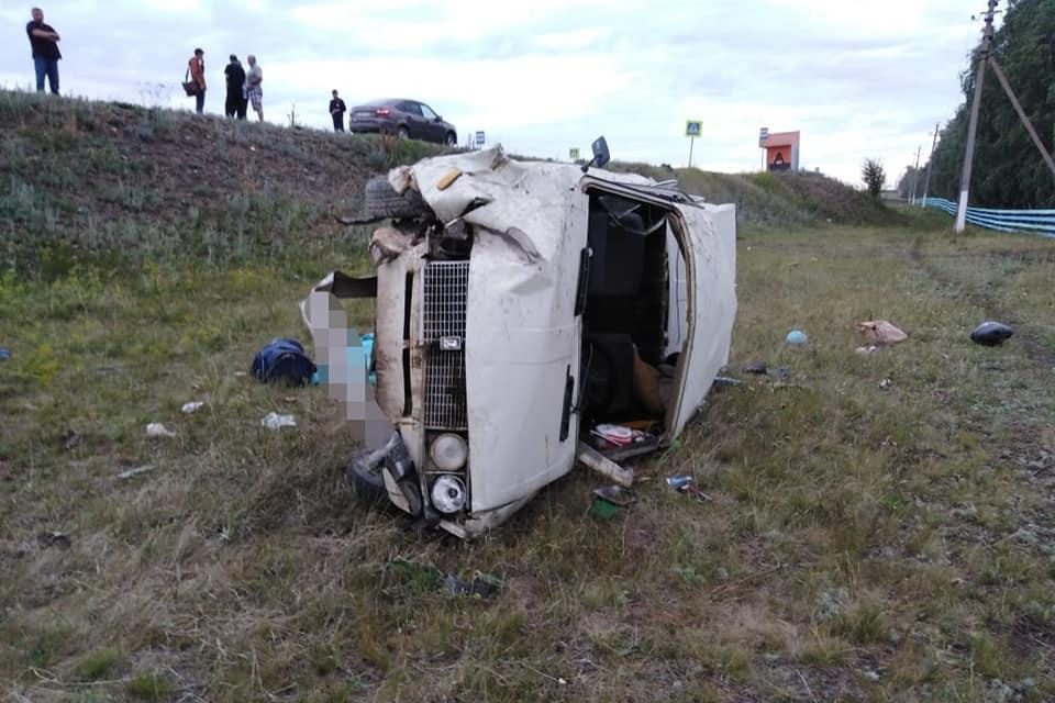 АВТОМОБИЛЬ С ВОДИТЕЛЕМ ИЗ ДЮРТЮЛИНСКОГО РАЙОНА ОПРОКИНУЛСЯ В КЮВЕТ