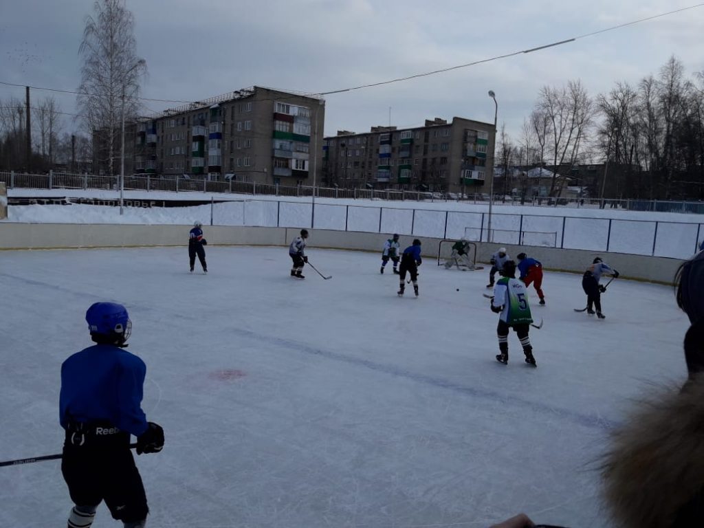 В ДЮРТЮЛИНСКОМ РАЙОНЕ ПРОШЛИ СОРЕВНОВАНИЯ ПО ХОККЕЮ