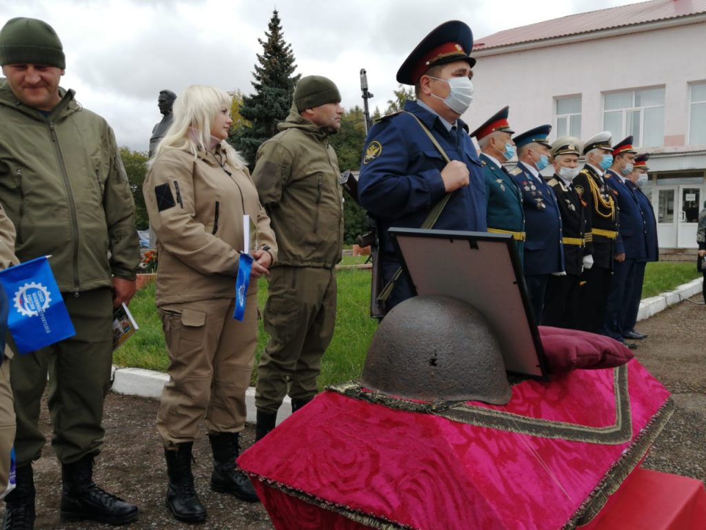 В ДЮРТЮЛИНСКОМ РАЙОНЕ СОСТОЯЛАСЬ ТОРЖЕСТВЕННАЯ ЦЕРЕМОНИЯ ПЕРЕЗАХОРОНЕНИЯ ГЕРОЯ ВЕЛИКОЙ ОТЕЧЕСТВЕННОЙ ВОЙНЫ