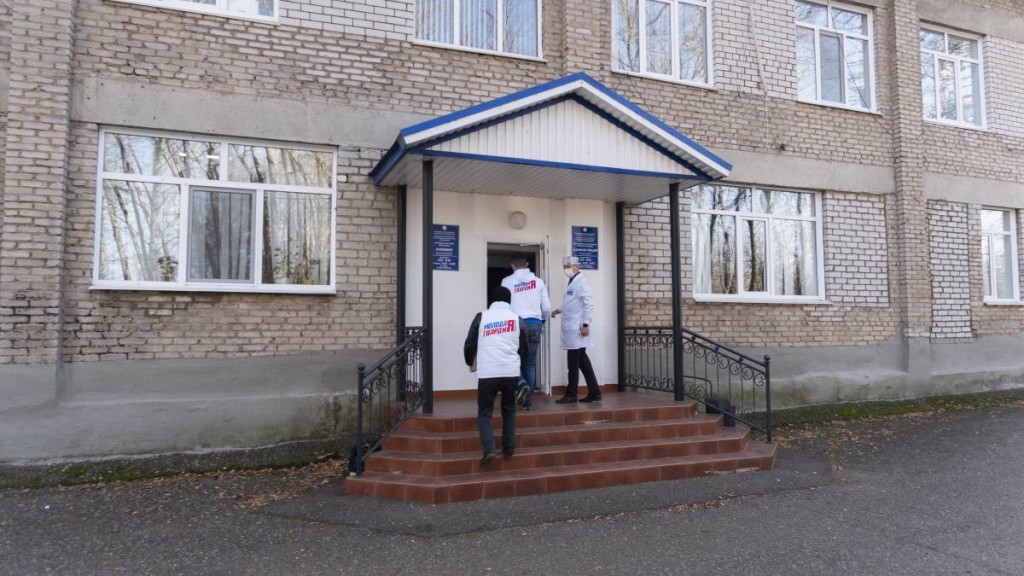 МЕДИКИ ДЮРТЮЛИНСКОГО РАЙОНА ПОЛУЧИЛИ ПАРТИЮ КОРОБОК С ГОСТИНЦАМИ