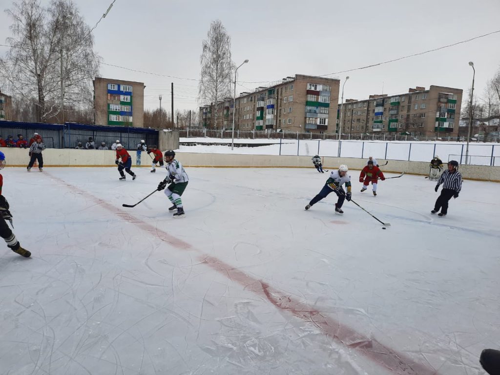 В ДЮРТЮЛЯХ ПРОШЕЛ ТУРНИР ПО ХОККЕЮ